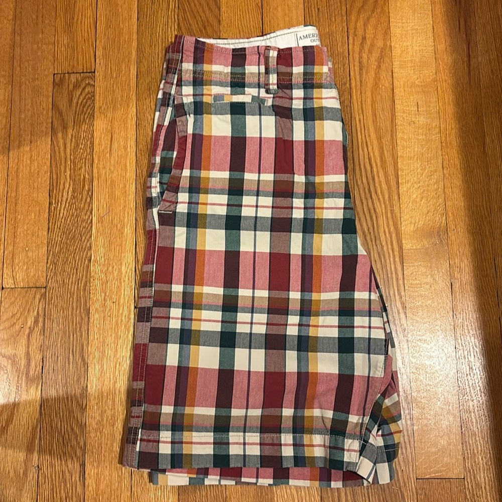 Men’s American eagle plaid short size 32 10” inseam